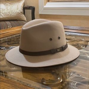 Safari hat with Stetson badge detail binding